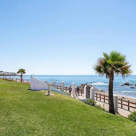 Apartamento En Primera Linea De Playa Lucera La Cala De Mijas